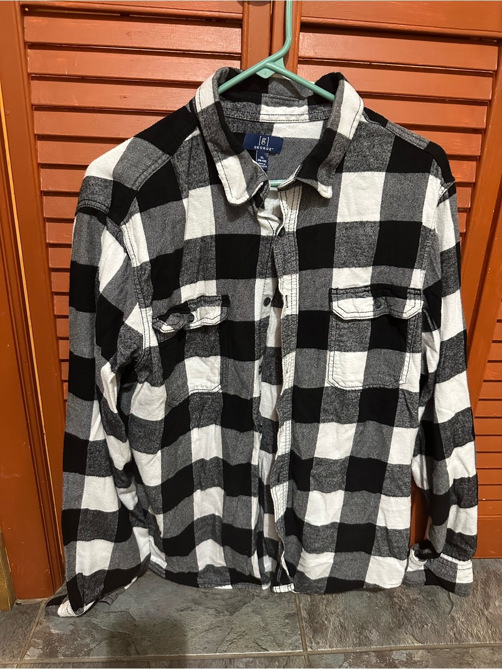 black and white buffalo plaid long-sleeve flannel shirt